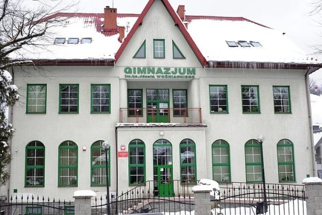 Budynek byłego Gimnazjum im. ks. J&oacute;zefa Woźniackiego w Rytrze ma zostać zaadaptowany na nowy urząd gminy