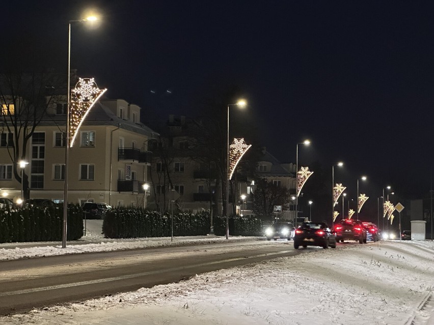 Trwa montaż świątecznych iluminacji na ulicach miasta