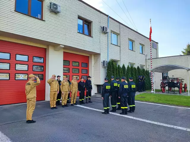 Święto Flagi w Zduńskiej Woli. Z tej okazji była uroczystość w straży pożarnej.