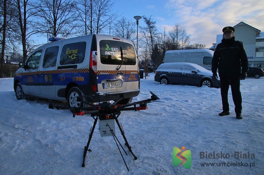 Straż Miejska w Bielsku-Białej walczy ze smogiem z pomocą drona. Są pierwsze efekty [ZDJĘCIA]