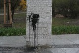 Zdewastowano Pomnik Ofiar obozu pracy dla Żydów w Poznaniu