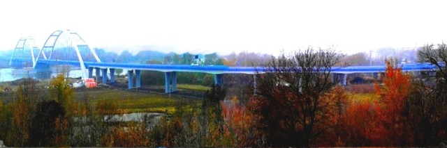 Połączone dwie fotki mostu