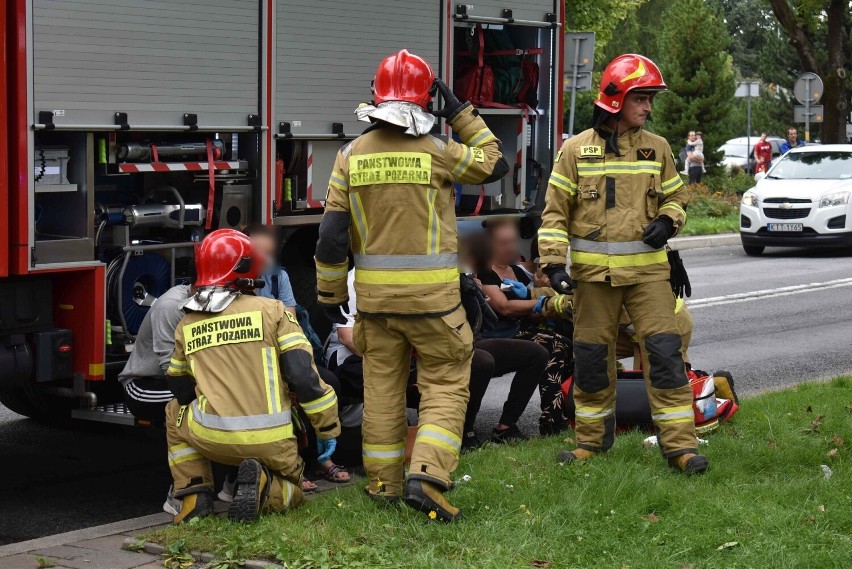 Zakopane. Bus uderzył w drzewo w centrum miasta. 10 osób jest poszkodowanych