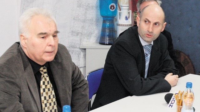 Prezes Startu Włodzimierz Kozanko (od lewej) i dyrektor Marek Jóźwiak z UMŁ