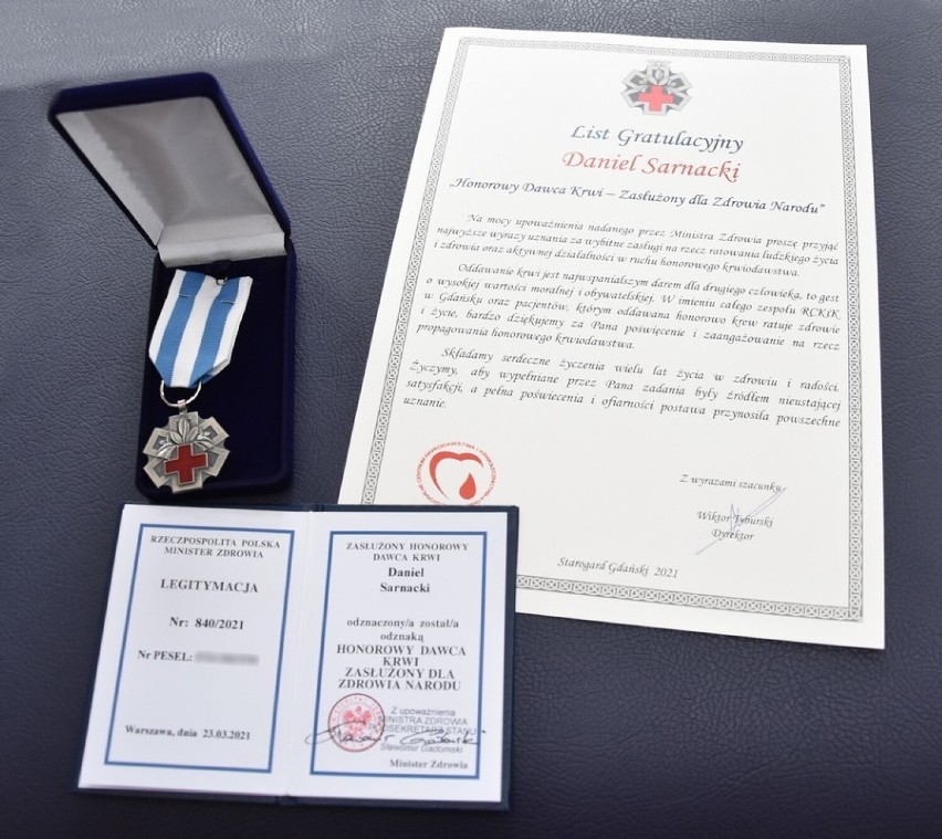 Starogard Gd. Sierż. szt. Daniel Sarnacki odznaczony medalem „Honorowy Dawca Krwi - Zasłużony dla Zdrowia Narodu"