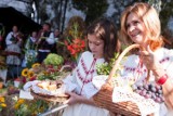 Gminne Dożynki w Korzennej. Barwny korowód, banderia konna i wieńce ze wszystkich sołectw podczas święta plonów. Tak dziękowali za plony