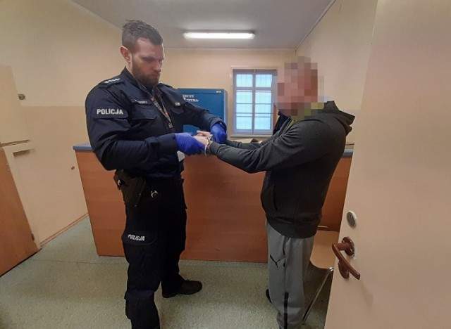 Na trop 32-letniego lęborczanina, który był poszukiwany przez Sąd Rejonowy w Lęborku do odbycia kary trzech miesięcy więzienia za kradzież, policjanci wpadli podczas jego awantury z byłą konkubiną.