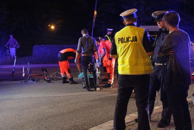 22-letni Rafał W. z Chełmży oskarżony został o spowodowanie wypadku w Dziemionach, w którym ucierpiała 15-letnia rowerzystka. To ona wymusiła pierwszeństwo, ale on jechał za szybko i nieostrożnie. Mógł uniknąć wypadku - dowodzi prokuratura.


ZDJĘCIE ILUSTRACYJNE