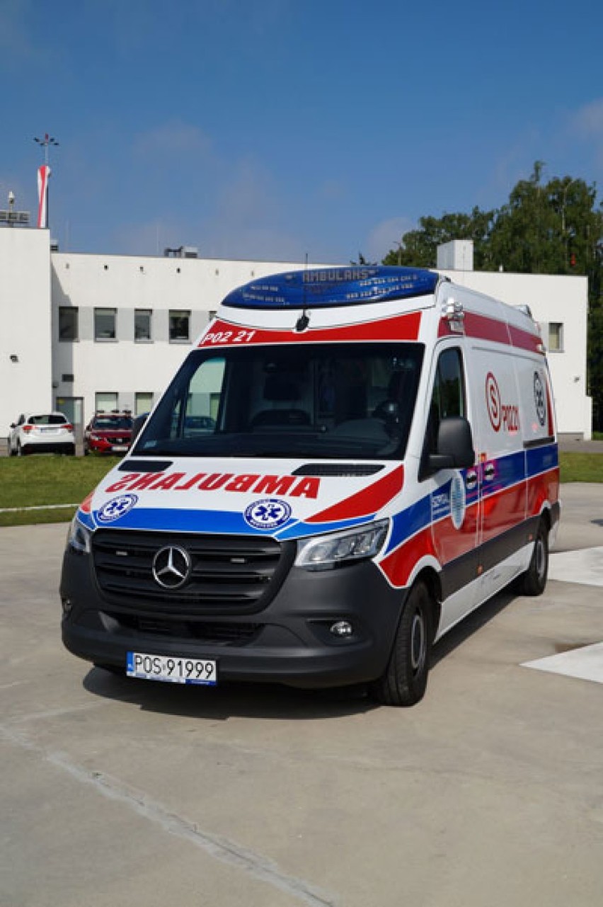 Ostrowski szpital otrzymał nowoczesny ambulans ratunkowy w darze od Grupy Firm COM40 oraz Fundacji ZAP Zdrowie i Praca