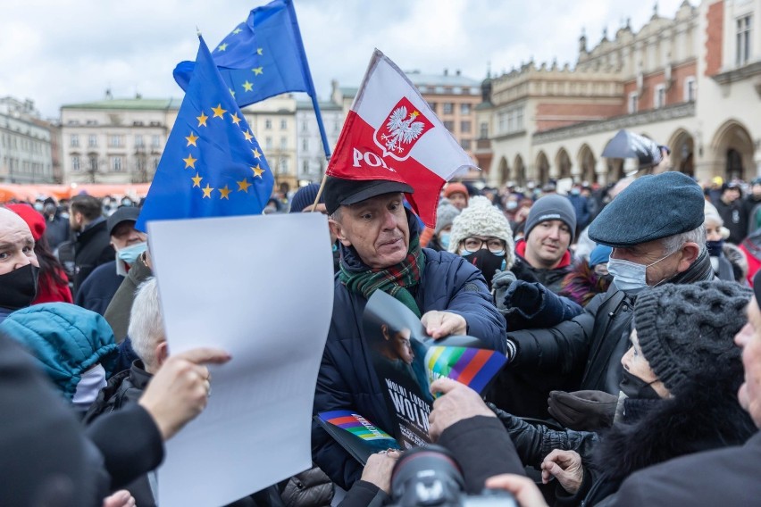 Na krakowskim Rynku demonstrowali przeciwnicy ustawy "lex TVN"