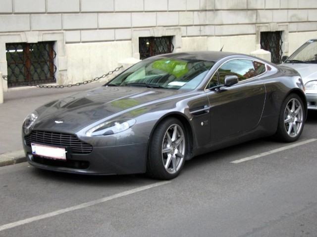 Aston Martin V8 Vantage
Rocznik: 2007
Cena wywołania: 191 600 zł
Cena szacunkowa: 143 700 zł