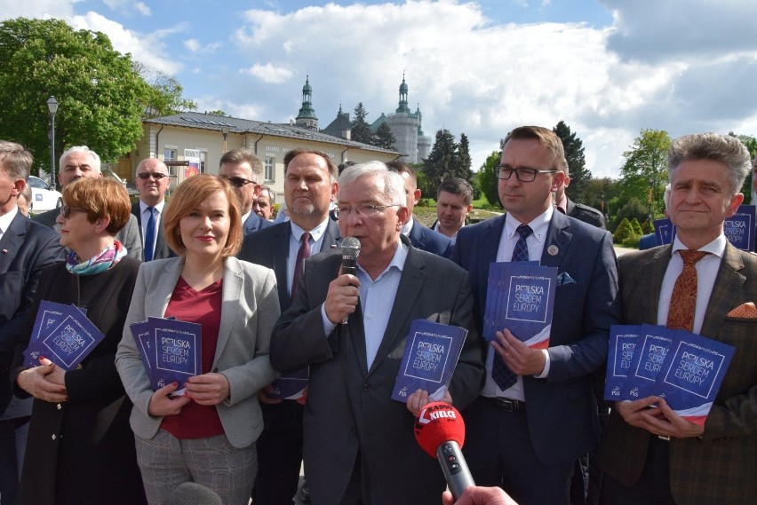 Działacze Prawa i Sprawiedliwości rozdawali w Kielcach ulotki. I apelowali o pójście na wybory