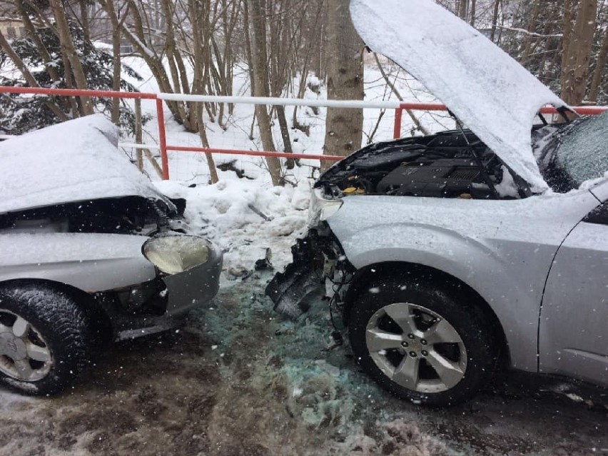 Wypadek drogowy Turze. Dwie osoby poszkodowane 