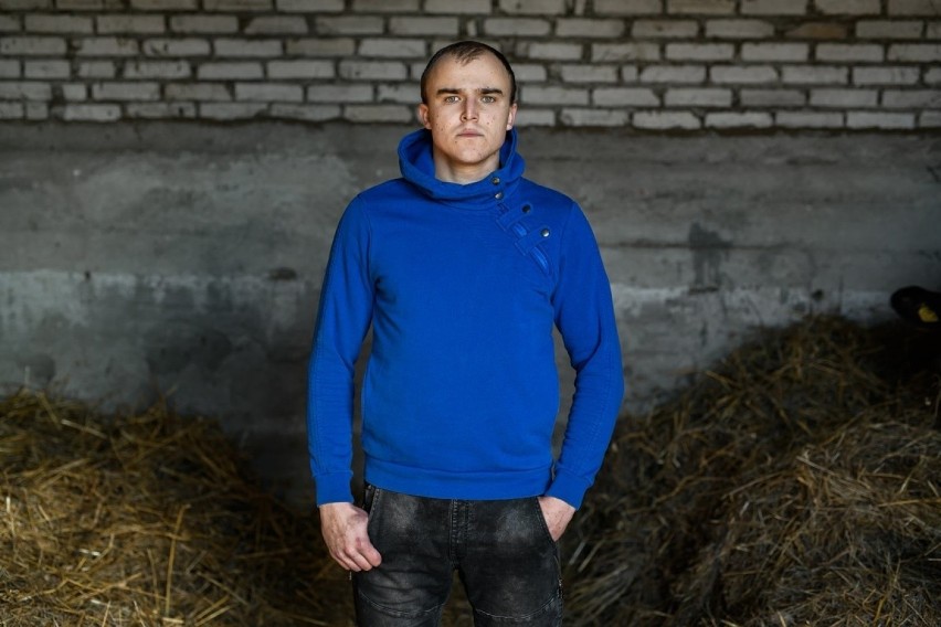 Kamil z woj. lubelskiego to rolnik, który szuka żony. Jest rodzinny i kocha pracę na roli. Zobacz