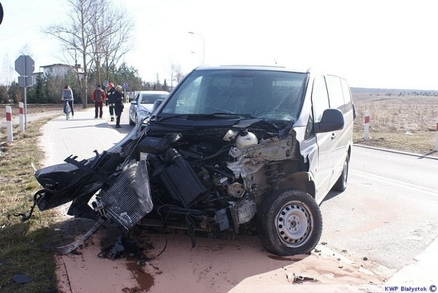 Wypadek w Suwałkach. Auto uderzyło w pociąg