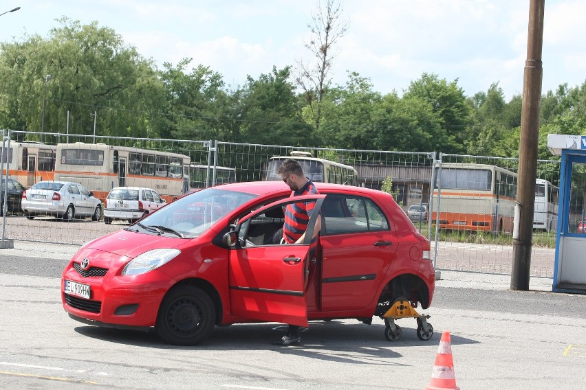 Drzwi otwarte i próbne egzaminy na prawo jazdy w WORD w...