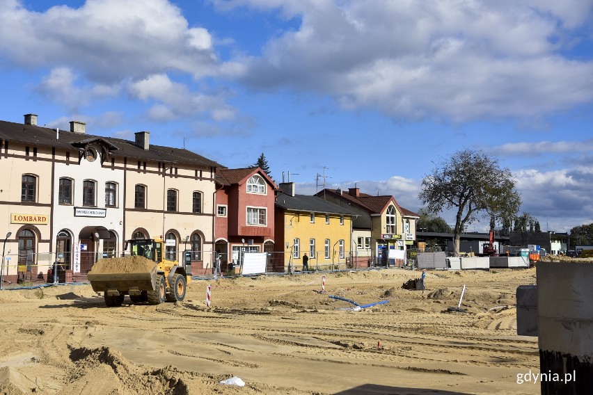 Budowa węzła integracyjnego Gdynia Chylonia na półmetku. Miasto chwali się postępem 