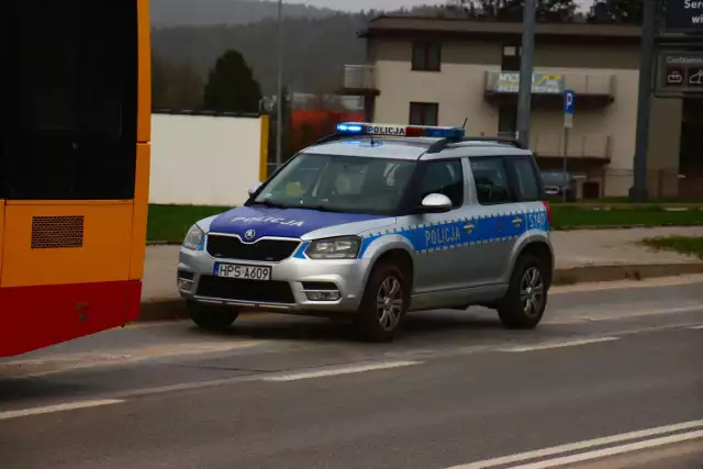 Pasażerka została przytrzaśnięta drzwiami autobusu miejskiego w Kielcach.