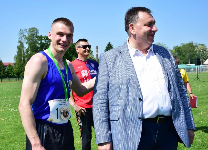 Pobiegli i maszerowali w Starym Polu [ZDJĘCIA, cz. 2]. Uczestnicy na mecie trzeciej edycji zawodów "Żyj zdrowo"