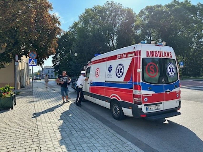 Potrącenie pieszej obok wieluńskiego ratusza. Kobieta trafiła do szpitala