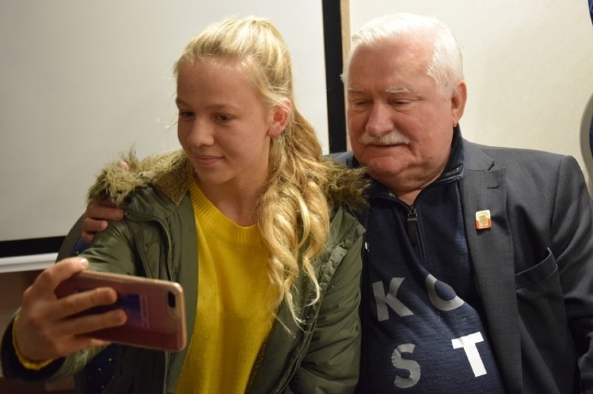 Lech Wałęsa w Nowym Sączu: Musicie uwierzyć w siebie. Piękną Polskę będziemy wtedy mieć [ZDJĘCIA]
