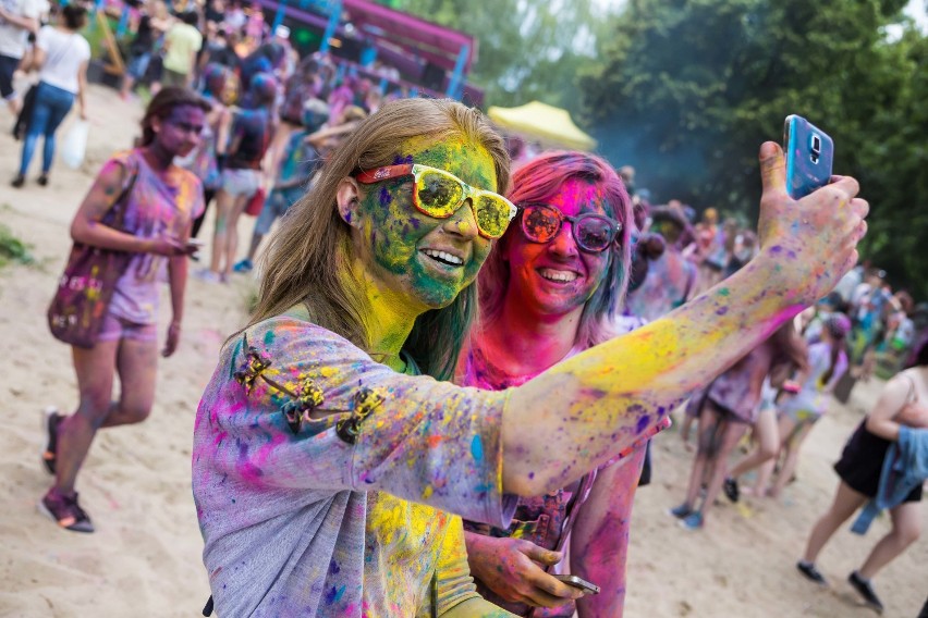 Tak podczas Holi Festival bawią się w innych miastach