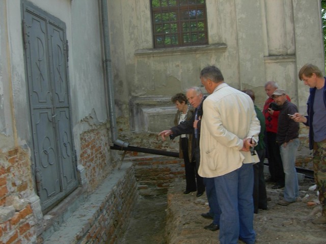 Zakończył się pierwszy etap remontu parafialnego kościoła p.w. św. Michała Archanioła w Wojsławicach (pow. chełmski). Został on poprzedzony badaniami archeologicznymi.