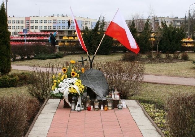 Pomnik, przy którym odbywała się uroczystośc