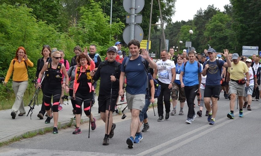 141 osób pokonywało trasę Koneckiego Maratonu Pieszego. Przeszli 50 kilometrów (ZDJĘCIA)