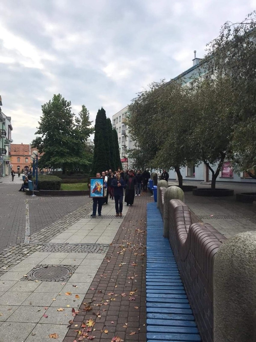 Mężczyźni ponownie odmówili różaniec w centrum miasta