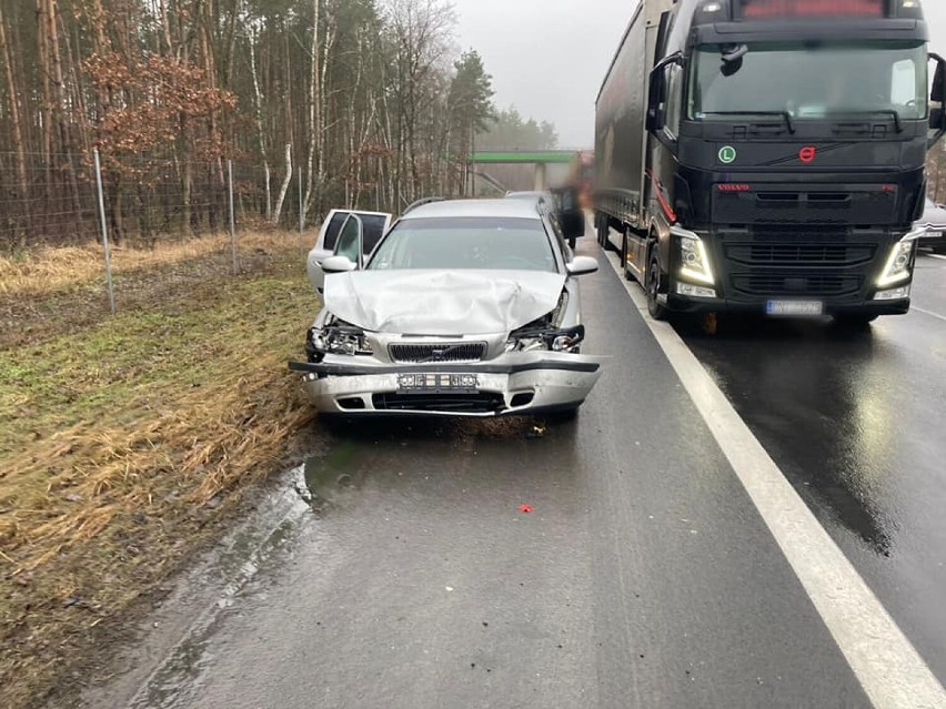 Karambol na S3 pod Goleniowem. Jedna osoba trafiła do szpitala