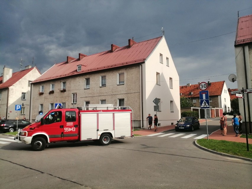 Interwencja służb w bloku przy ul. Skłodowskiej-Curie w Wieluniu. Nie żyje lokator