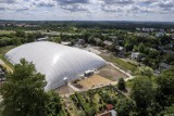 Dawny stadion klubu Koksownik po gruntownej przebudowie - nowoczesna hala i całoroczne boisko