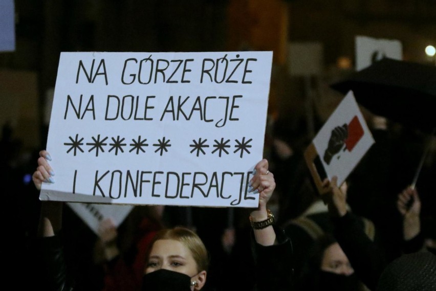 Oto najlepsze hasła i transparenty z wrocławskich protestów. Zobacz!