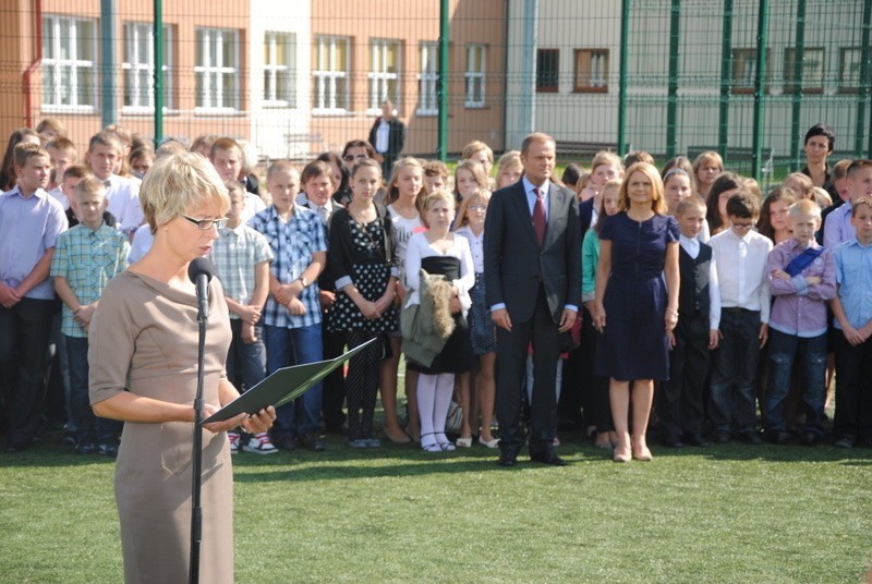 Donald Tusk na otwarciu nowej szkoły w Sulęczynie