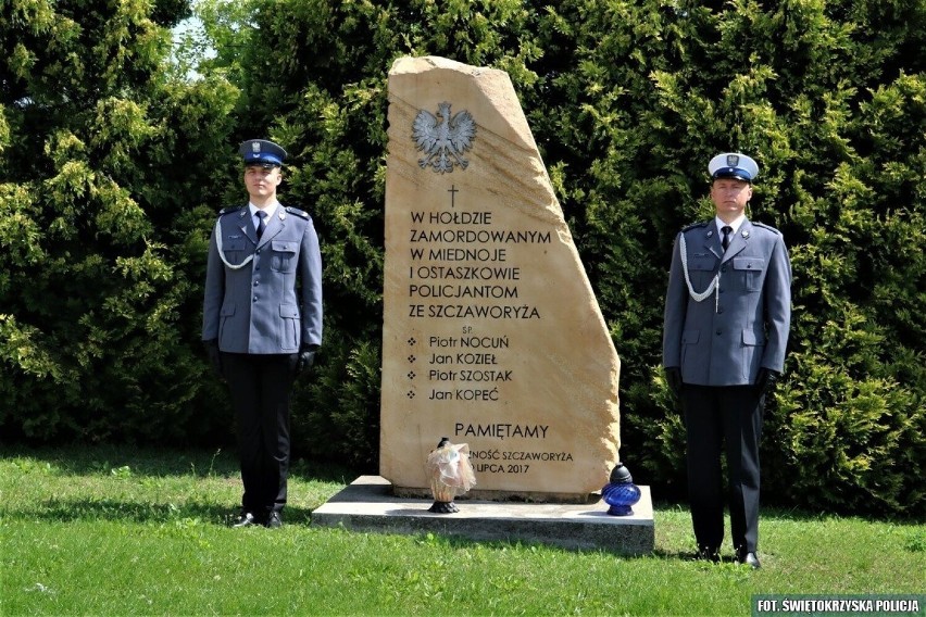 Święto Policji w Busku-Zdroju. Awanse na wyższe stopnie. Zobacz zdjęcia