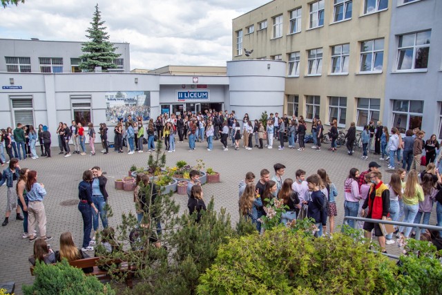 Taniec belgijski i speed meeting - tak II LO uczciło powrót uczniów do szkoły!