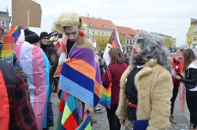 Czy Rada Miasta przyjmie deklarację, że "Gniezno jest miastem wolnym od ideologii LGBT"?