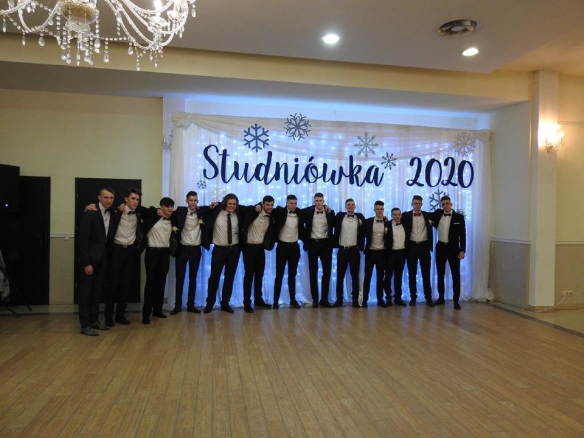 Studniówka 2020. Maturzyści z Zespołu Szkół nr 6 w Suwałkach szaleli na parkiecie (zdjęcia)