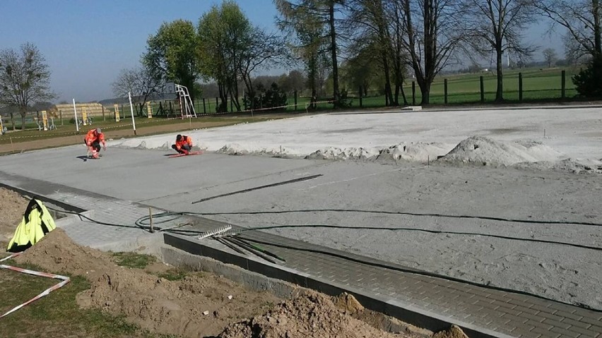 Nowe boisko wielofunkcyjne w Żegocinie kosztowało ponad 300 tysięcy złotych