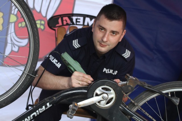 Złotowscy policjanci znakowali rowery