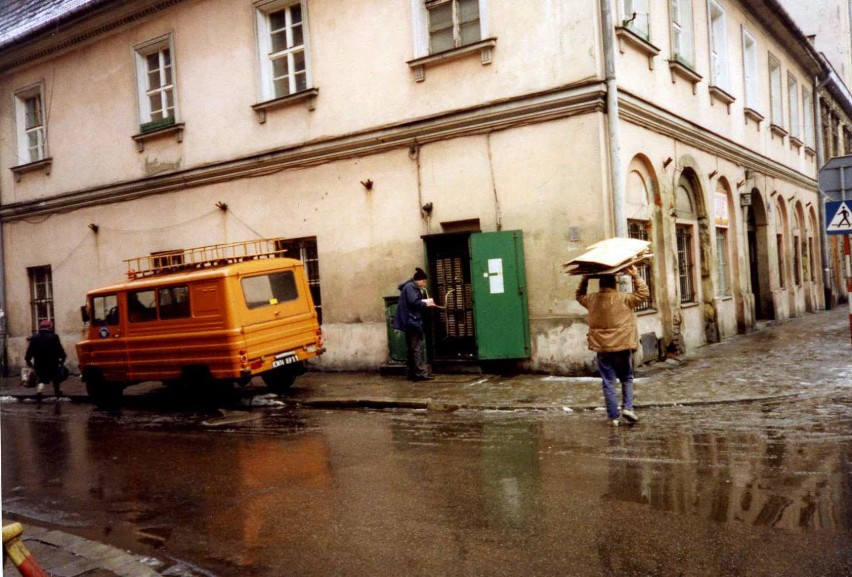 Kraków. Tak wyglądał Kazimierz w latach '90. Oceń jak się zmienił [ZDJĘCIA]