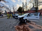 Zderzenie samochodów w Lublińcu w pobliżu szpitala. Interweniowali strażacy