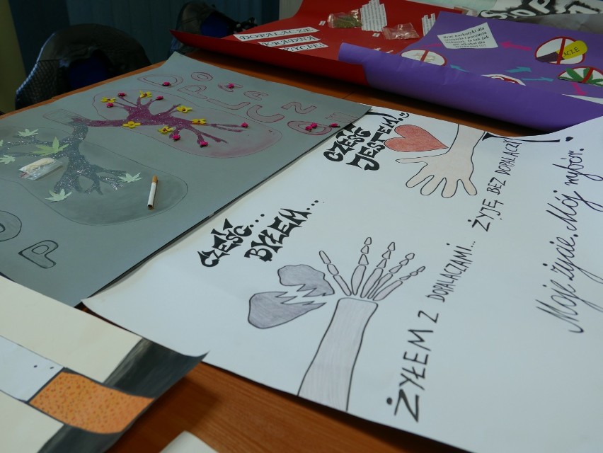 Plastyczne talenty uczennic szkół ponadgimnazjalnych w konkursie "Stop dopalaczom" [zdjęcia] 