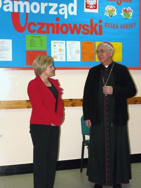 Arcybiskup Depo odwiedził Szkołę Podstawową w Kulejach