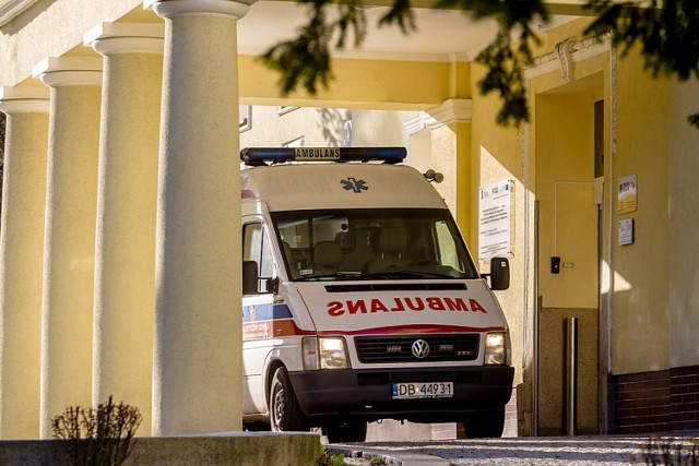 Nie żyje pacjentka szpitala w Wałbrzychu. Wyskoczyła z okna