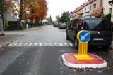 Znaki drogowe na ul. Reymonta w Szczecinie nie przekonują kierowców. Mieszkańcy interweniują