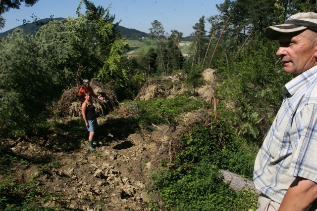 Binczarowa: potężne masy ziemi suną na domostwa