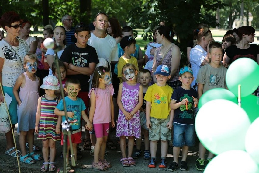 Działa plac zabaw w parku miejskim w Skierniewicach