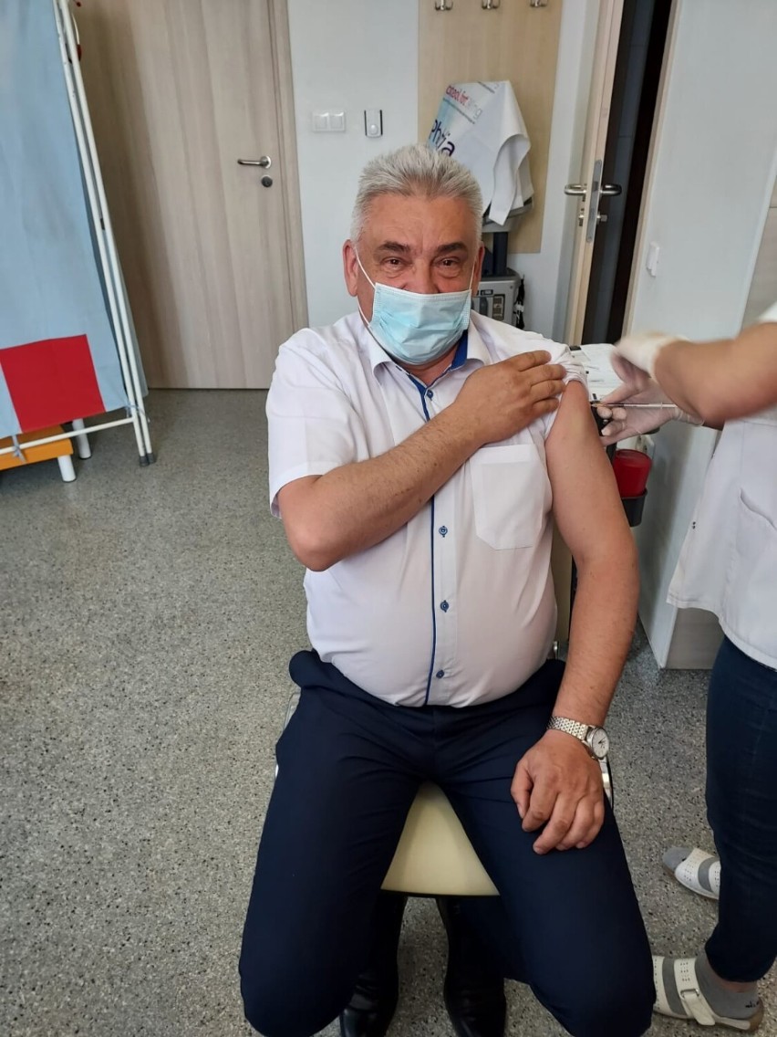 Ponad 22 tys. osób w powiecie lęborskim zaszczepionych. Wójt gminy Cewice zachęca do szczepień. 